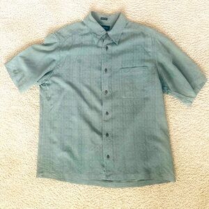 Claiborne Green Casual Button Down Shirt with Relaxed Fit 100% silk